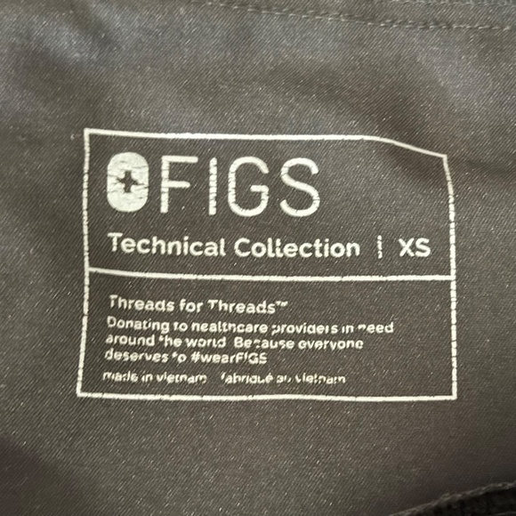 FIGS Women’s Black High Waisted Zamora Jogger & Casma two pocket Scrub top Small - Picture 6 of 13
